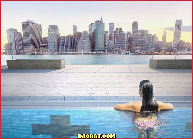 Mujer nadando en una piscina flotante en Nueva York