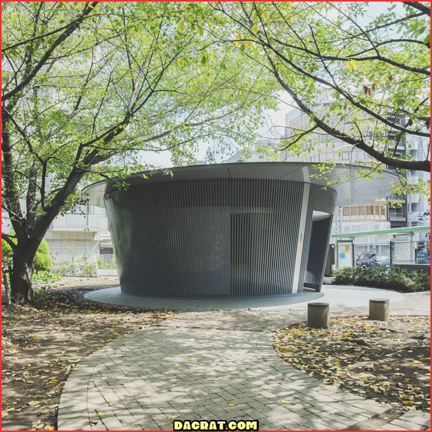 Baño circular Tadao Ando en el parque Jingu-Dori como parte del proyecto Tokyo Toilet