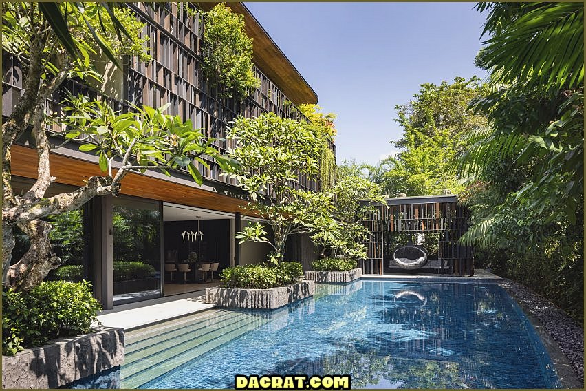 Vista de la piscina al aire libre en Touching Eden House